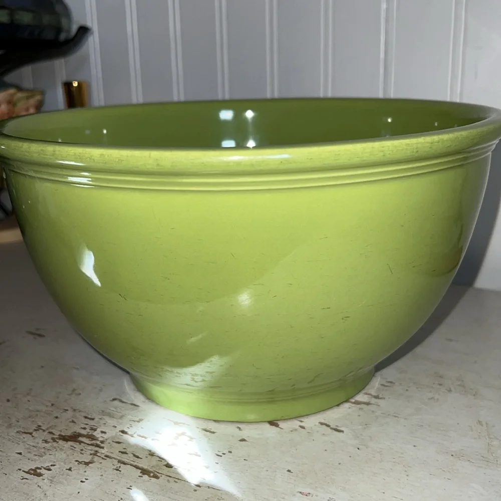 Vintage 1950s Fiesta Chartreuse large mixing bowl